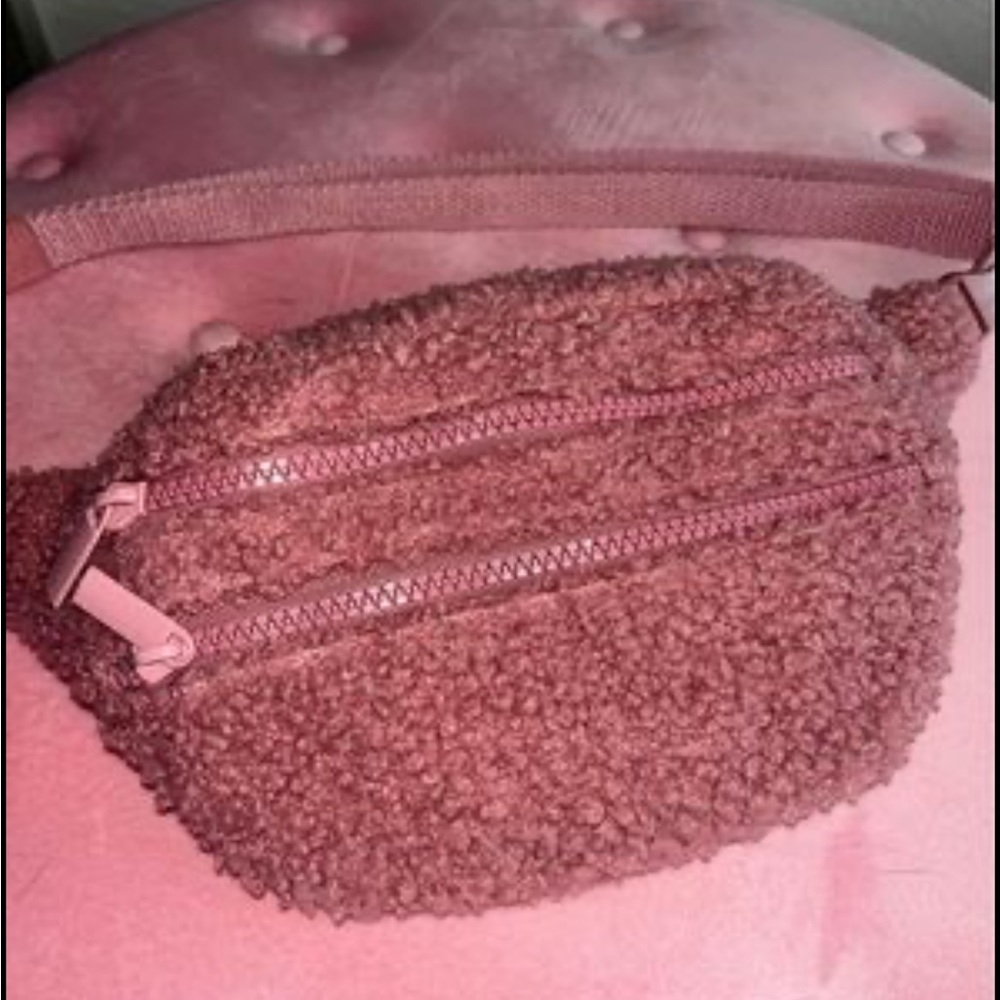 Sherpa belt bag